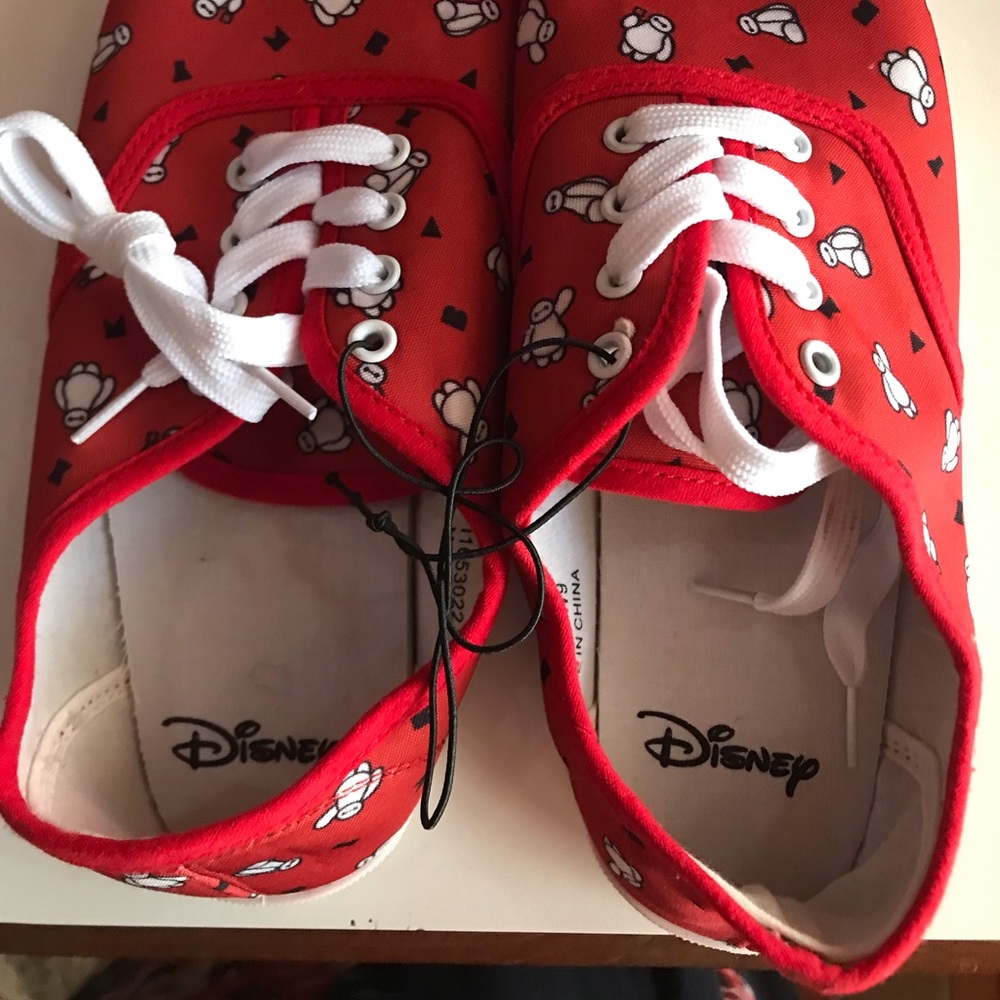 Disney tennis shoes size 9